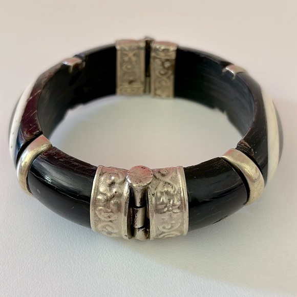 Vintage Artisan Wood and Metal Bracelet - Picture 3 of 15